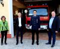 Bild: ds
Frank-E. Kirchhof, Vorstandsvorsitzender der Raiffeisenbank Auerbach-Freihung, Kommandant Norbert Sperber, Geschäftsstellenleiter Bernd Windisch und Zweite Bürgermeisterin Lydia Zahner (von rechts) bei der Übergabe der Kamera.