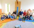 Bild: Kinderhaus Tausendfüßler/exb
Bei der Projektwoche zum Thema Gesundheit kam auch Kinder- und Jugendzahnarzt Dr. Schön aus Tirschenreuth ins Kinderhaus Tausendfüßler in Waldsassen.