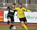 Archivbild: Hubert Ziegler
Im Nachholspiel der Fußball-Landesliga Mitte verlor der FC Amberg (rechts Lennard Müller) beim Tabellenzweiten Fortuna Regensburg.