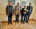 Bild: ads
Der Vorstand der KAB St. Georg, Franz Hirmer (Zweiter von links), ehrte Margarete Holler (Zweite von rechts) für 50 Jahre Mitgliedschaft. Pfarrer Markus Brunner (links) und KAB- Präses Kaplan Florian Rein (rechts) gratulierten.