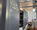 Bild: 595° Solutions GmbH/exb
Hinter unscheinbar grauen Metallwänden verbirgt sich die neue Thixomolding-Technik