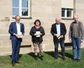 Bild: bjp
Nur im kleinen Kreis fand heuer die Präsentation des "Kemnather Heimatboten" statt. Von links: Bürgermeister Roman Schäffler, Autorin Liane Preininger, Schriftleiter Robert Schön, Autor Bernhard Piegsa.