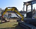 Bild: szl
Zum ersten Mal seit der Flutung 2011 wurde der Stadtteich vergangene Woche abgelassen. Diese Woche verlegen die Stadtwerke etwa einen Meter unter dem Flussbett ein Niederspannungskabel sowie vier Leerrohre.