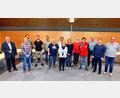 Bild: hai
Zusammen mit Manfred Porsch führen sie den TSV Kirchenlaibach: Harald Zimmermann, Peter Knappe, Andreas Dötsch, Klaus Schindler, Stefan Schleser, Renate Himsel, Angela Kreutzer, Conny Weiß, Peter Krönert, Lothar Büringer, Werner Knappe, Christian Porsch und Eckhardt Prantschke (von links).