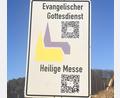 Bild: no
Auf den Kirchentafeln an den Ortseingängen von Illschwang werden Gottesdienste jetzt über QR-Codes angekündigt.
