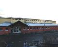 Bild: bjp
Rund fünf Jahrzehnte sind am Schulhaus nicht spurlos vorübergegangen: Außer der Stadthalle – der früheren Schulturnhalle – zeigt auch das Hauptgebäude einen dringend heilungsbedürftigen "Dachschaden".