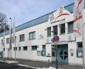 Bild: Petra Hartl
Noch steht der Name „Eishalle“ an der Eishalle am Schanzl. Doch jetzt können die Namensrechte vom ERSC verwertet werden, um zusätzliches Geld für den Verein zu verdienen.
