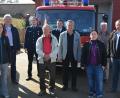 Bild: dob
Günther Schönberger (Vierter von rechts) und Reinhard Steger (Zweiter von links) sind die neuen Ehrenmitglieder bei der Feuerwehr in Böhmischbruck. Johann Zielbauer (Vierter von links) und Ewald Komor (Zweiter von rechts) wurden für 60-jährige Treue beglückwünscht.