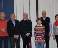 Bild: ads
KAB Präses Hl. Dreifaltigkeit Pfarrer Ludwig Gradl (Dritter von links) und KAB-Vorsitzende Hildegard Zimmer- Sperl (rechts) konnten Otto Held, Michael Lippert und das Ehepaar Gisela und Manfred Baldauf (von links) für 50 Jahre Treue zur KAB Hl. Dreifaltigkeit würdigen.