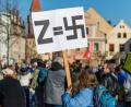 Bild: Frank Hammerschmidt/dpa
In Russland hat sich der lateinische Buchstabe „Z“ zum Symbol der Unterstützung für die russische Armee und die Regierung entwickelt.
