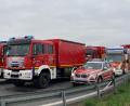 Bild: mde
Am Hilfskonvoi der Feuerwehren Bayerns ist der Versorgungslastkraftwagen (Bildmitte) der Feuerwehr Kemnath mit zwei Feuerwehrleuten beteiligt. Seit Freitagmorgen befinden sich 81 bayerische Brandschützer mit 40 Fahrzeugen im Katastrophenschutzeinsatz. Mit 31 Transportfahrzeugen werden Hilfsgüter in Form von feuerwehrtechnischer Ausrüstung in Richtung Ukraine geliefert.