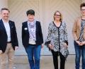 Bild: do
Mit Kerstin Hörl und Christiane Colditz (von rechts) begrüßte Fördervereinsvorsitzender MdL Tobias Reiß offiziell neues Personal in der Internationalen Begegnungsstätte Kloster Speinshart. Hotelbetriebswirtin Ute Dörrzapf (Zweite von links) ist schon länger im Begegnungszentrum beschäftigt und betreut den Tagungsbereich