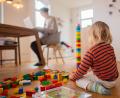 Symbolbild: Julian Stratenschulte/dpa
Zum ersten Mal machte der Kindergarten St. Elisabeth seinen Elternabend online. Dabei ging es auch um das Thema Trotzphasen bei Kindern.