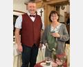 Bild: Klaus Schuster/exb
Bei der Frühjahrsversammlung des Obst- und Gartenbauvereins Waldsassen war Kräuterführerin Petra Stark Referentin, im Bild mit Vorsitzendem Klaus Schuster, der am Ende ein Präsent überreichte.