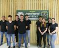 Bild: rwo
Die erfolgreichen Mannschaften von Hubertus Kastl: Links das Pistolenteam mit Mannschaftsführer Fabian Böhm (Vierter von links); rechts die Gewehrmannschaft mit Mannschaftsführerin Lena Stahl (Zweite von rechts).