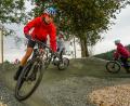 Archivbild: chl
Mit Hilfe des Jugendrats soll in Tirschenreuth eine Pumptrackbahn realisiert werden. In Elbart bei Freihung im Landkreis Amberg-Sulzbach gibt es solch einen Fahrrad-Parcours bereits (Bild).