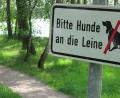 Archivbild: Götz
Hunde an die Leine: Ein Appell, der in Schwarzhofen oft vergeblich ist.