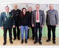Bild: njn
Erster Gauschützenmeister Wolfgang Schlicht (von links), OSB-Vizepräsident Wolfgang Bauer, Rundenwettkampfleiterin Elena-Maria Schlicht, Kassenprüfer Helmut Meier, Dritter Gauschützenmeister Norbert Lippert und Bürgermeister Johannes Reger sind mit der Arbeit des Schützengaus Steinwald zufrieden.