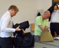 Bild: bkr
Prozessende: Die Anwälte Sebastian Lehr (links) und Andreas Wölfel (rechts) packen zusammen. Sie haben für ihren Mandanten Heinz Lorenz (Mitte) eine Bewährungsstrafe erreicht.