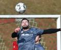 Bild: exb
Augen zu und durch: Der FC OVI7Teunz und Fabian Frank (vorne im Bild) wollen gegen den SV Raigering für ein Erfolgserlebnis sorgen.