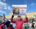 Bild: Eugen Heller/exb
Bei einer Demo in München hat Heinrich Berr hat seinem Unmut über Putin in einem klaren Statement Luft gemacht.