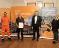 Bild: Stadt Tirschenreuth/exb
Zum Dienstjubiläum erhielt Hans Bauer (Zweiter von links) eine Urkunde. Dazu gratulierten (von links) Personalratsvorsitzender Karl Bayreuther, Bürgermeister Franz Stahl sowie die stellvertretende Leiterin der Hauptverwaltung, Rebecca Keck.