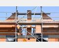 Symbolbild: Julian Stratenschulte/dpa
Der Bausektor in Deutschland boomt. Vor dem Hintergrund der Geldentwertung ist es ein zusätzlicher Antrieb für viele, in Immobilien oder ins Eigenheim zu investieren.