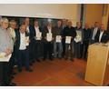 Bild: mfh
50 Jahre beim SV Loderhof sind diese Mitglieder, einige sogar von Anfang an: (von links) Kurt Völlger (Gründungsmitglied), 
Dieter Schirm (Gründungsmitglied),
Walter Reitzner (Gründungsmitglied), Landrat Richard Reisinger, Jürgen Barnutz, Peter Schötz, 
Theo Heinz (Gründungsmitglied), Norbert Trafalczyk, Jürgen Kunert, Rudolf Heinl, Norbert Kaduk (Gründungsmitglied), Bürgermeister Michael Göth und Vorsitzender Joachim Bender. Nicht im Bild Günther Lorenz (Gründungsmitglied).