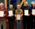 Bild: zer
Für 60 Jahre Mitgliedschaft beim Obst- und Gartenbauverein Pirk erhielt Michael Stahl (Dritter von links) die goldene Ehrennadel am Bande. Es gratulierte unter anderem die wiedergewählte Vorsitzende Angelika Meindl (Vierte von rechts).