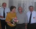 Bild: Maul, Ulrike
Ehrung für ein Urgestein der Lintacher Reservisten (von links): stellvertretender Vorsitzender Xaver Ram, Ottile Wendl, Jubilar Martin Wendl und Vorsitzender Wolfgang Richthammer.