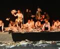 Bild: Claudia Köppel
Das 14-köpfige Schauspielensemble der FOS/BOS sorgt mit Frank Wedekinds „Frühlings Erwachen“ für einen großartigen Theaterabend.
