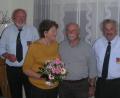 Bild: Richthammer/exb
Von links: Stellvertretender Vorsitzender Xaver Ram, Ottilie Wendl, Jubilar Martin Wendl, Vorsitzender Wolfgang Richthammer
