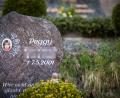 Archivbild: David Ebener
Ein Gedenkstein mit dem Porträt des Mädchens Peggy auf dem Friedhof in Nordhalben (Bayern).