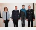 Bild: pi
Über die Aufnahme von Julian Träger (Zweiter von Rechts) in der aktive Truppe freuen sich Bürgermeisterin Marina Hirnet, Kommandant Wolfgang Reber und Vorsitzender Hubert Völkl (von links).