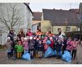 Bild: dos
Die Kinder des Kindergartens St. Marien waren als "Müllpolizei" in der Altstadt unterwegs.