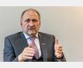 Bild: Hösamer
Hans Peter Wollseifer, Präsident des Zentralverbands des Deutschen Handwerks, war am Montag zu Gast bei der Kreishandwerkerschaft in Schwandorf.