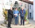 Bild: heb
Mit einem herzlichen „Vergelt’s Gott“ bedankte sich Stadtpfarrer Georg Flierl (links) bei Vorsitzender Rita Kraus und Kassier Gerhard Bauer von der KAB Tirschenreuth für die Spende für Misereor.