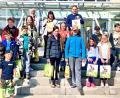Bild: hai
Heidi Lauterbach, Dolores Longares-Bäumler und Bürgermeister Christian Porsch (hinten, von links) halfen beim Verteilen der Ostertüten.
