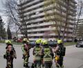 Bild: Löschzug Winzer der Freiwilligen Feuerwehr Regensburg/exb
Ein Großaufgebot an Rettungskräften rückte am Karfreitagvormittag nach der Meldung eines Hochhausbrandes in den Regensburger Westen aus. Es brannte auf einem Balkon, Personen wurden dank des schnellen Eingreifens nicht verletzt.
