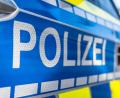 Bild: David Inderlied/dpa
Die Polizei schaut bei einer Frau, die mit blutigem Gesicht beim Einkaufen war, nach dem Rechten und trifft sie alkoholisiert an.