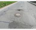 Bild: vsr
Im Zuge der Asphaltierungsarbeiten sollen viele kaputte Stellen in den Straßen Krummennaabs und der Ortsteile ausgebessert werden.