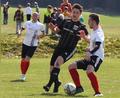 Bild: Andreas Pöhner
Der TSV Konnersreuth gewann am Ostermontag das Spitzenspiel bei der SpVgg 13 Selb mit 2:1. Max Hecht (schwarzes Trikot) erzielte beide Treffer.