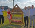 Bild: FOTO_GOEBL
Vorsitzender Patrick Lehmeier, Oberkirwamoidl Leonie Weigl, Oberkirwabursch Thomas Schwab und 2. Vorsitzender Philipp Müller freuen sich schon auf die Kirwa in Ammersricht.