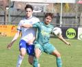 Bild: Gebert
Der SV Mitterteich holte beim Oster-Doppelpack gegen Türkspor Nürrnberg und den SV Schwaig sechs Punkte. David Dobras (rechts), der hier den Ball vor Nico Fleischmann annimmt, erzielte gegen Schwaig den Siegtreffer.