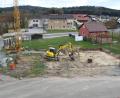 Bild: mnt
Der Dorfstadel am neuen Dorfplatz im Thansteiner Ortsteil Hebersdorf wird derzeit von den beauftragten Baufirmen errichtet.