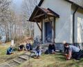 Bild: Andrea Träger/exb
Erhalten den Brauch des traditionellen „Ratscheln“ auf der Altglashütte: (von links) Michael Träger, Tobias Mayer, Markus Blei, Kevin Blei, Reiner Blei, Caroline Mayer, Nico Mayer.