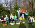 Bild: gsr
Pflanzaktion beim Obst- und Gartenbauverein Neusorg: Die "Schnittlauchräuber" lernen alles über Kräuter und Co.