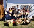 Bild: Pfarrei Griesbach/exb
Die Griesbacher Ministranten verkauften heuer erstmals Osterspeisen. 130 Tüten brachten sie unter die Leute.