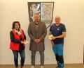 Bild: Landratsamt Tirschenreuth/exb
Personalratsvorsitzende Ramona Wiesent und Bademeister Thomas Mauersberger (rechts) übergaben Präsident Volker Höcht vom Lions-Club Tirschenreuth die Spendengelder.
