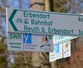 Bild: Wolfgang Benkhardt
Die Region entwickelt sich immer mehr zum Radlparadies. Mit dem neuen Simultankirchen-Radweg ist die Region hier um eine Attraktion reichter. Auf den Radweg weist ein Schild mit zwei farblich unterschiedlich gestalteten Kirchtürmen hin.